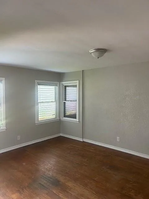 4 bed, 2.0 bath, 1697 sqft, $2,000 — Photo 2