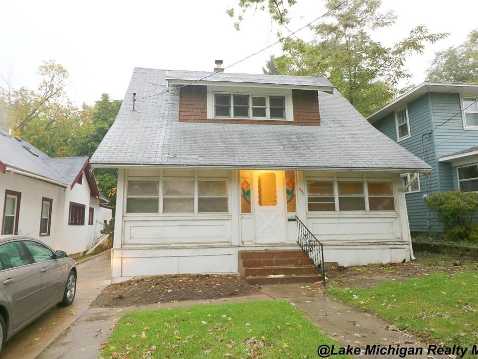 1st image of 851 Burton St SE