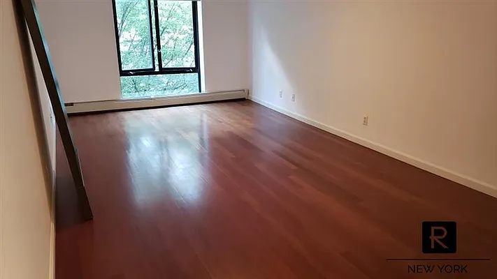 Rented by R New York | media 16