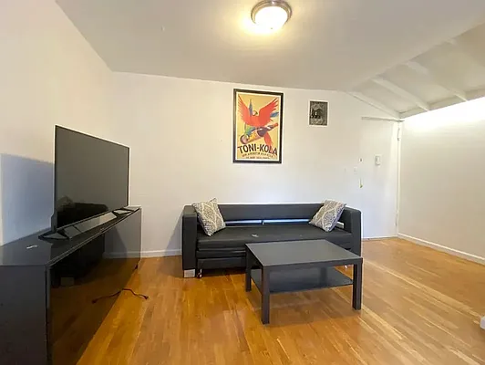 Rented by REAL New York | media 3