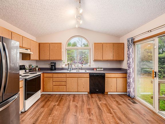 4th image of 2464 Pearson Way