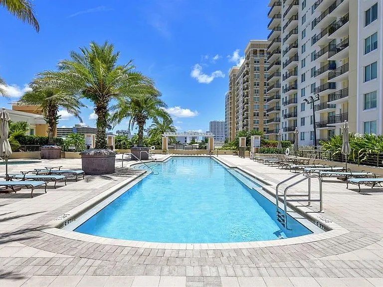 800 N Tamiami Trl #211 — Photo 31