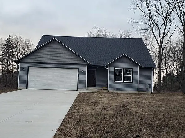 12823 Links Ln NE, Gowen, MI 49326