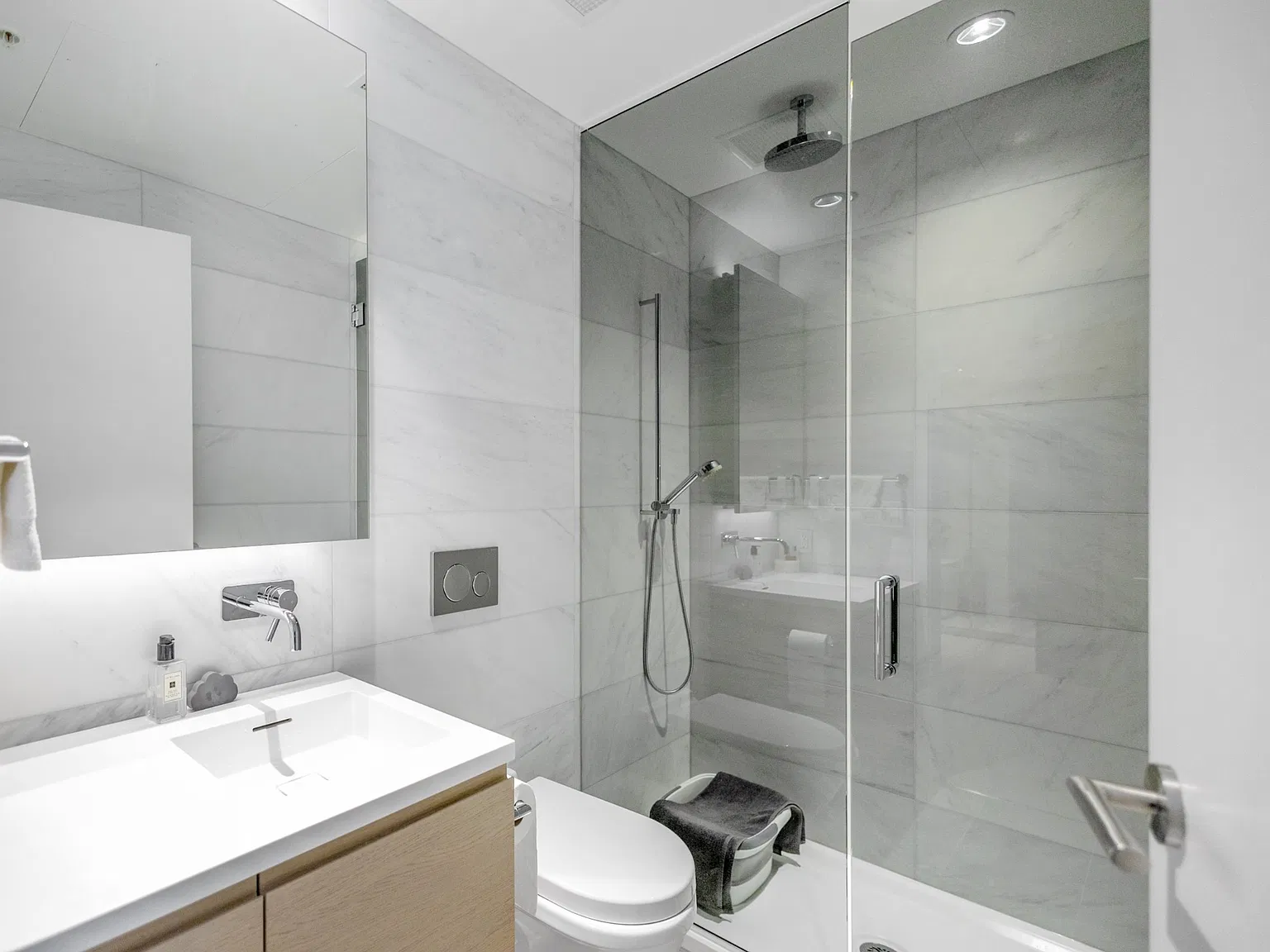 2 bed, 1082 sqft, $5,300 — Photo 3