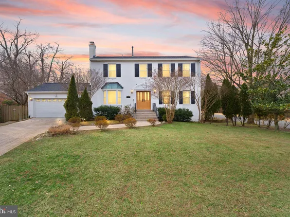 8011 Oak St, Dunn Loring, VA 22027