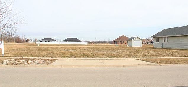 2nd image of 810 W Daisy Pl