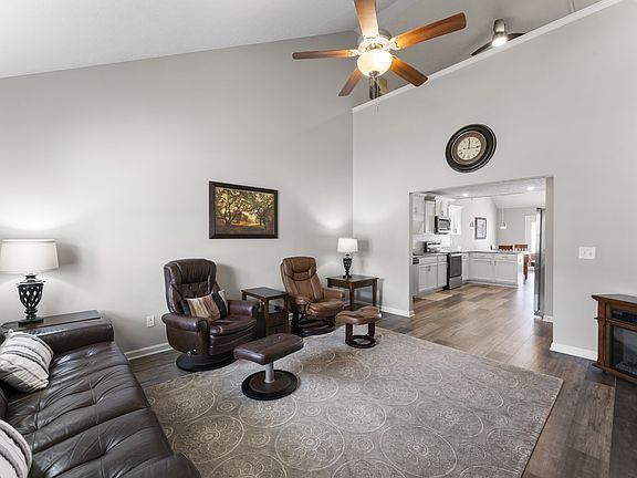 4th image of 1706 Calcutta Dr
