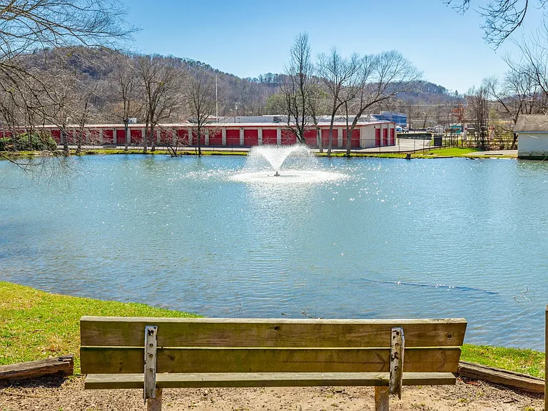 900 Mountain Creek Rd #J131 — Photo 28