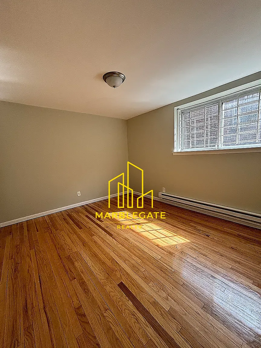 2 bed, 850 sqft, $1,995 — Photo 3