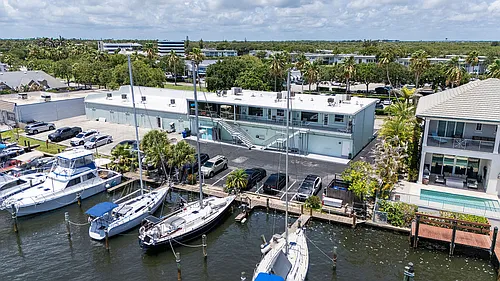 23 Royal Palm Point #B Photo 1