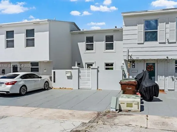 1369 W 69th St, Hialeah, FL 33014