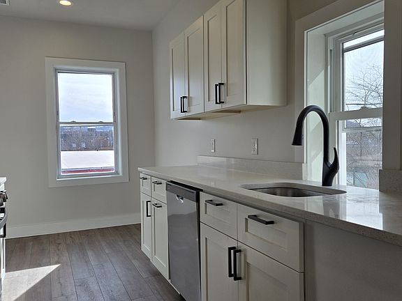 3rd image of 811 Jacksonia St Floor 2
