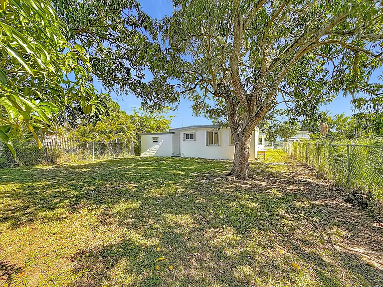 10235 SW 177th St — Photo 42