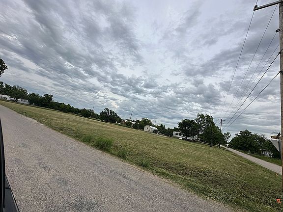 2nd image of 600 W 13th St
