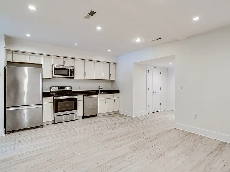 727 Quebec Pl NW — Photo 2