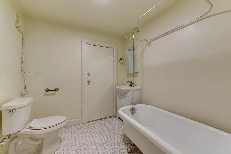 Building Photo - 1553 Steele St #7