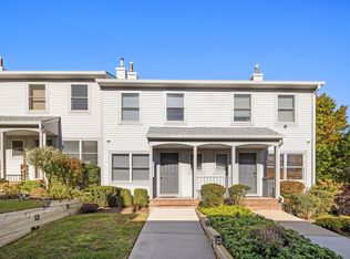 130 Panorama Dr, Edgewater, NJ 07020
