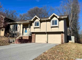 416 Sullivan Cir, Bellevue, NE 68005