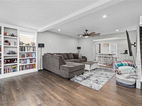 2nd image of 8010 Baumhart Rd