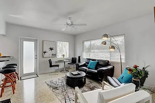 1006 Casuarina Rd #7 Photo 1