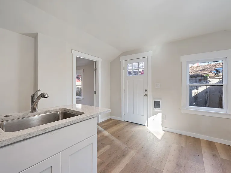 727 NW Georgia Ave — Photo 8
