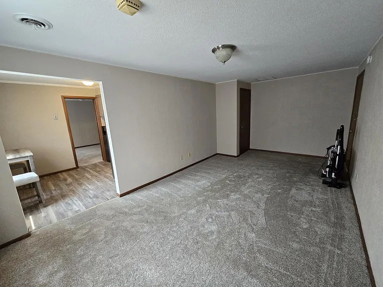 302 1/2 N Cedar Ave #1 — Photo 2