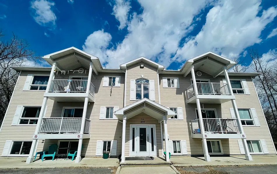 897 Notre Dame St Unit 11 — Photo 1
