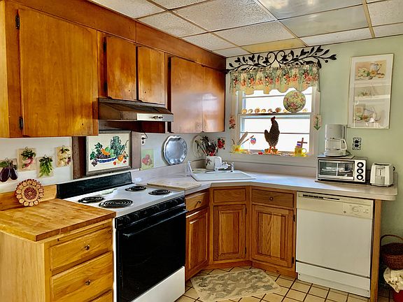 2nd image of 39 Shady Cove Ln