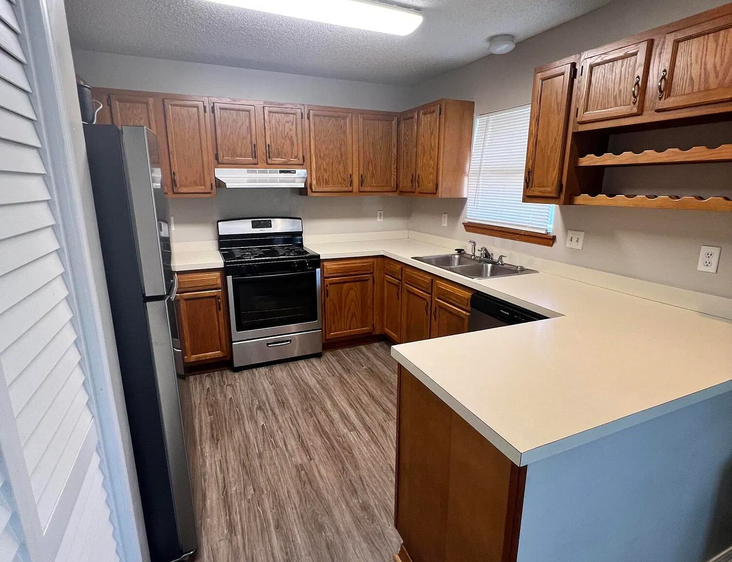 3 bed, 2.0 bath, 1208 sqft, $1,600 — Photo 3