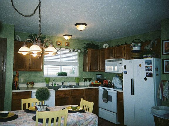 Spacious Eat-In Kitchen with Ceramic Tile Flooring