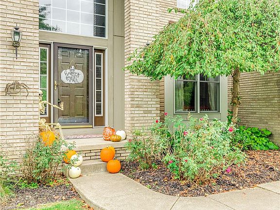 3rd image of 3270 Darien Ln
