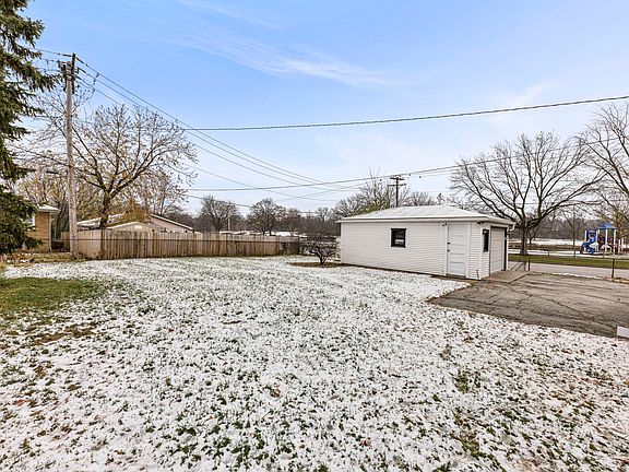 2nd image of 5441 Benton Ave
