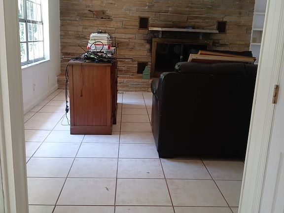 5th image of 15139 Centralia Rd