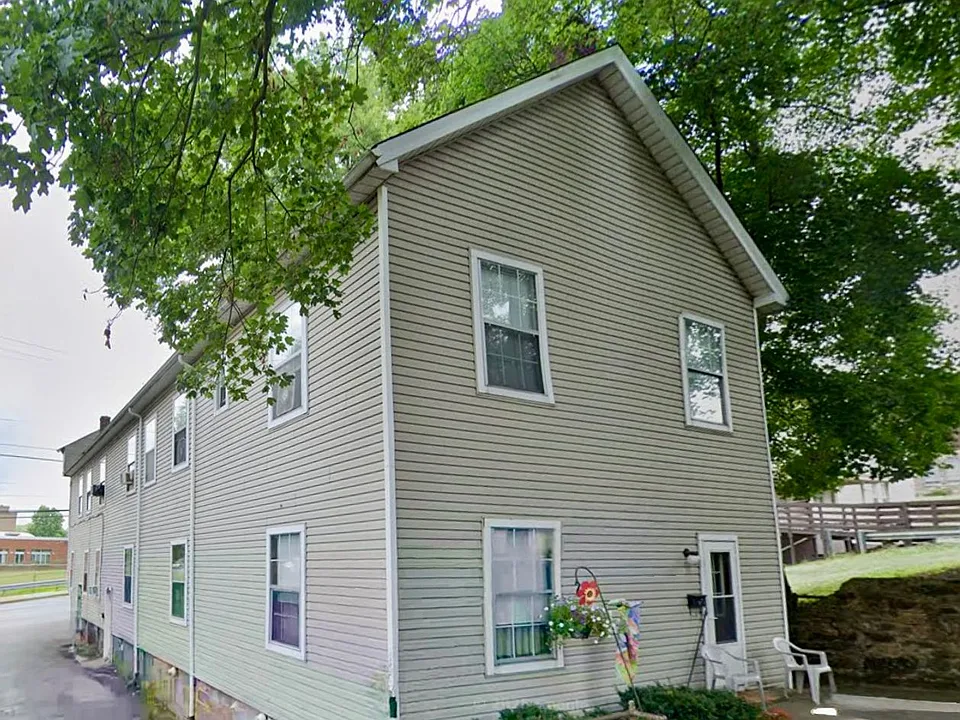 404 Center Ave