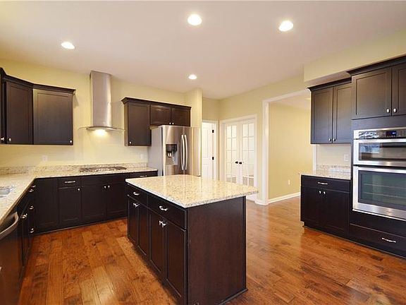 5th image of 410 Hidden Meadow Dr