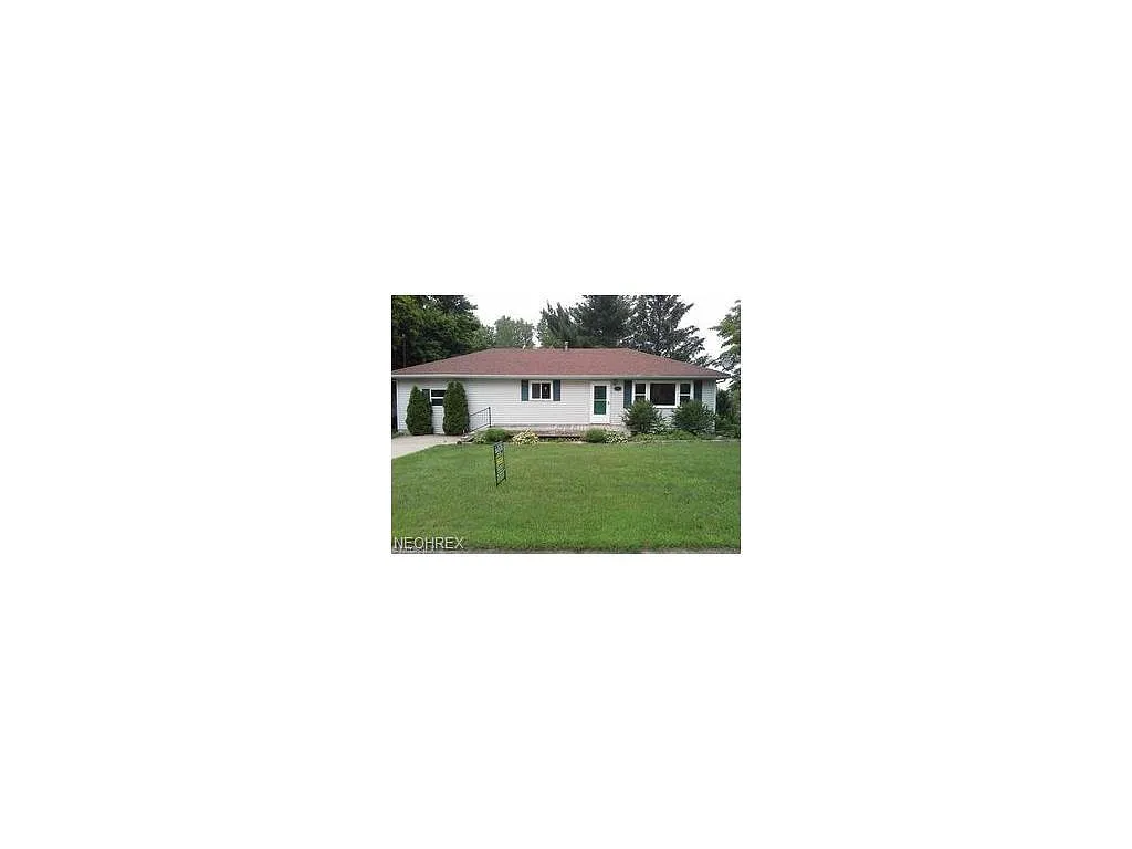 46 W Main St photo 1