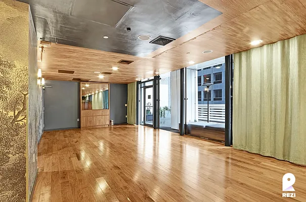 Rented by REZI | media 36