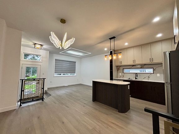5th image of 115 Blenheim Ave #1