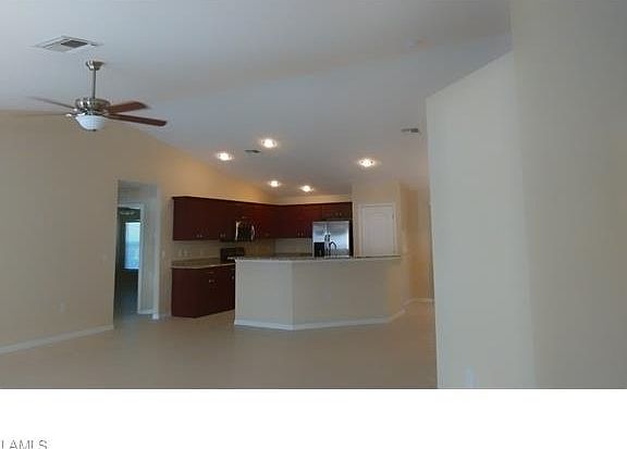 3rd image of 417 Broadway Ave
