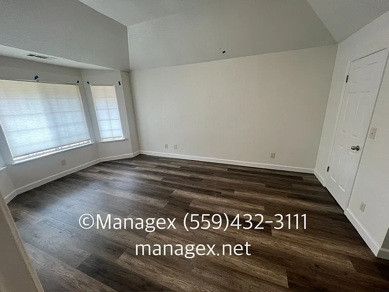 515 E Braddock Dr — Photo 12