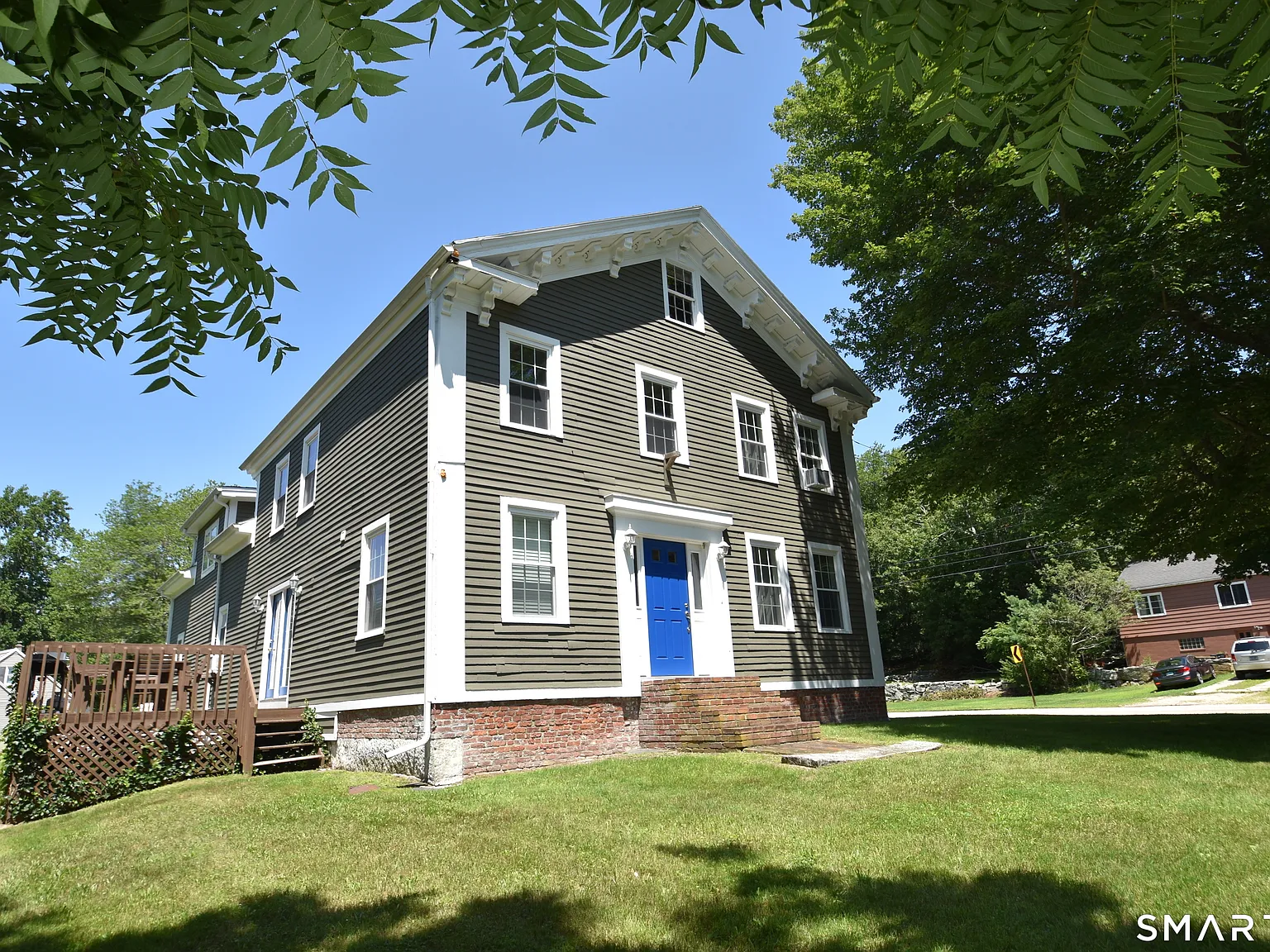 4 bed, 3.0 bath, 2652 sqft, $4,000 — Photo 2