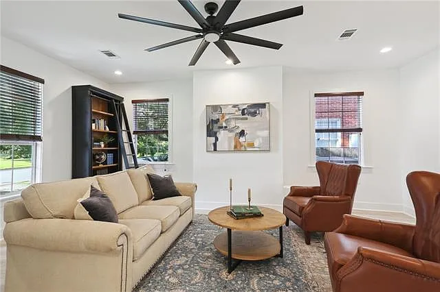 4 bed, 3.0 bath, 3042 sqft, $4,500 — Photo 4