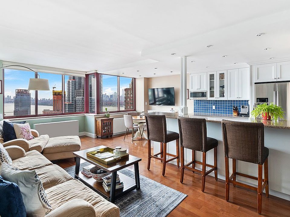 1st image of 4-74 48th Ave APT 29H