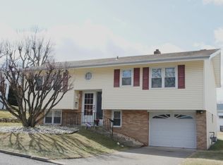 996 Perry Ct, Hazleton, PA 18201