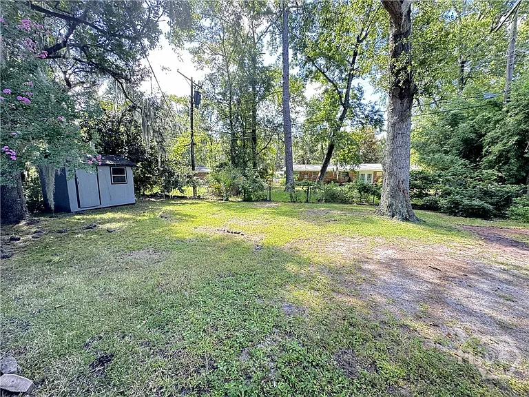 319 Windsor Rd — Photo 16