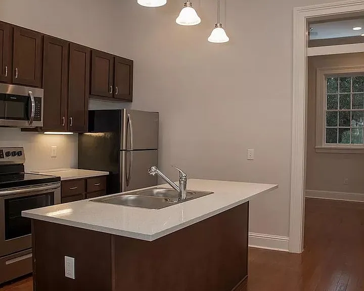 3200 Banks St — Photo 2