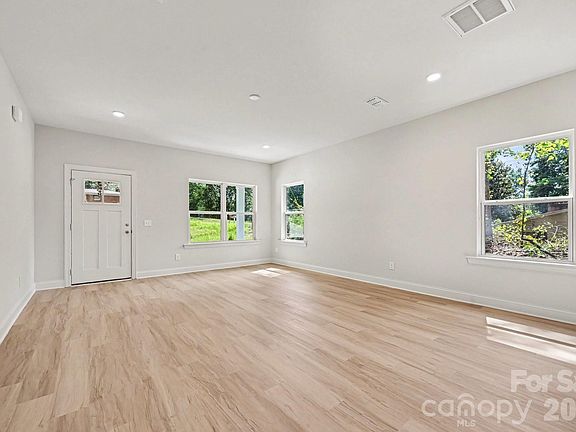 5th image of 2883 Loviee Rd