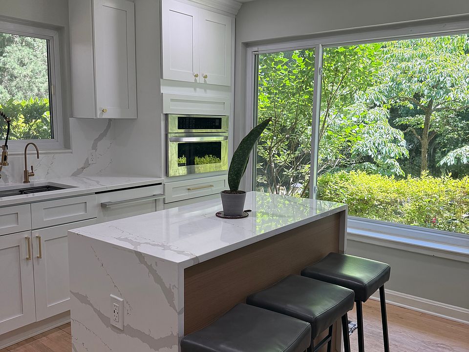 1st image of 3120 Knoll Dr