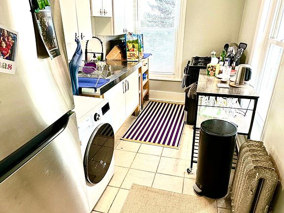 2nd image of 525 Leverington Ave #2R