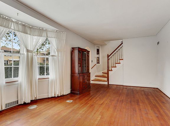 3rd image of 10012 S Claremont Ave